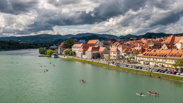 PROTESTNO VESLANJE NA 11 SLOVENSKIH REKAH ZA 1. MAJ