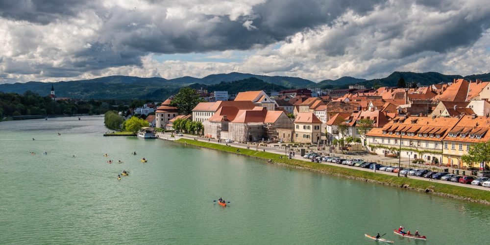 PROTESTNO VESLANJE NA 11 SLOVENSKIH REKAH ZA 1. MAJ