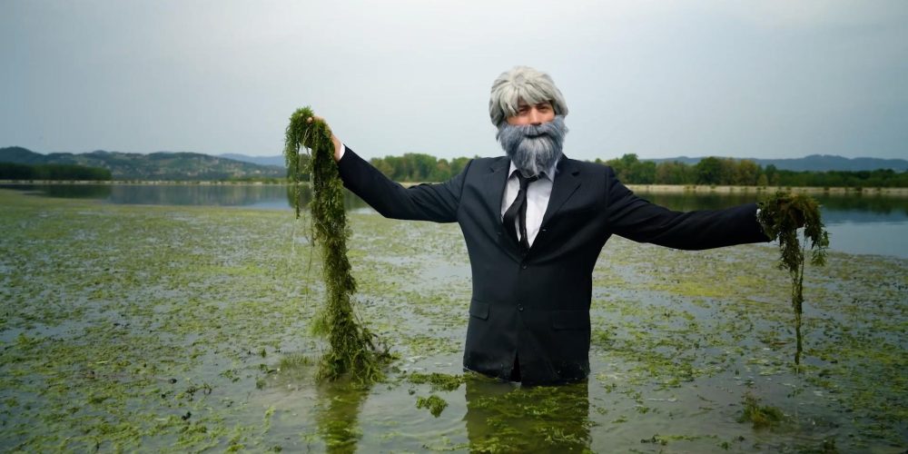 KOMEDIJA ALI ŽALOSTNA REALNOST?