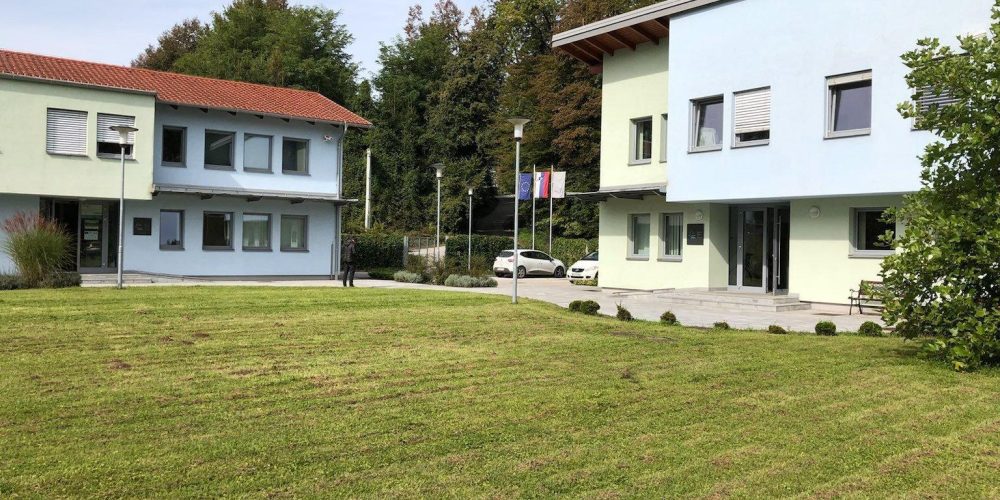 PRITISKI NA DRŽAVNE INSTITUCIJE V POSTOPKU ZA GRADNJO HE MOKRICE
