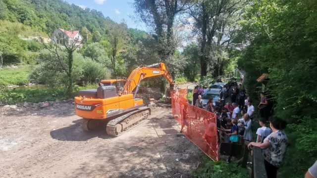 SMALL HYDRO BEING BUILT AT THE SOURCE OF UNA
